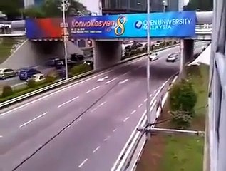 Police Car Chasing and Escape - Funny !