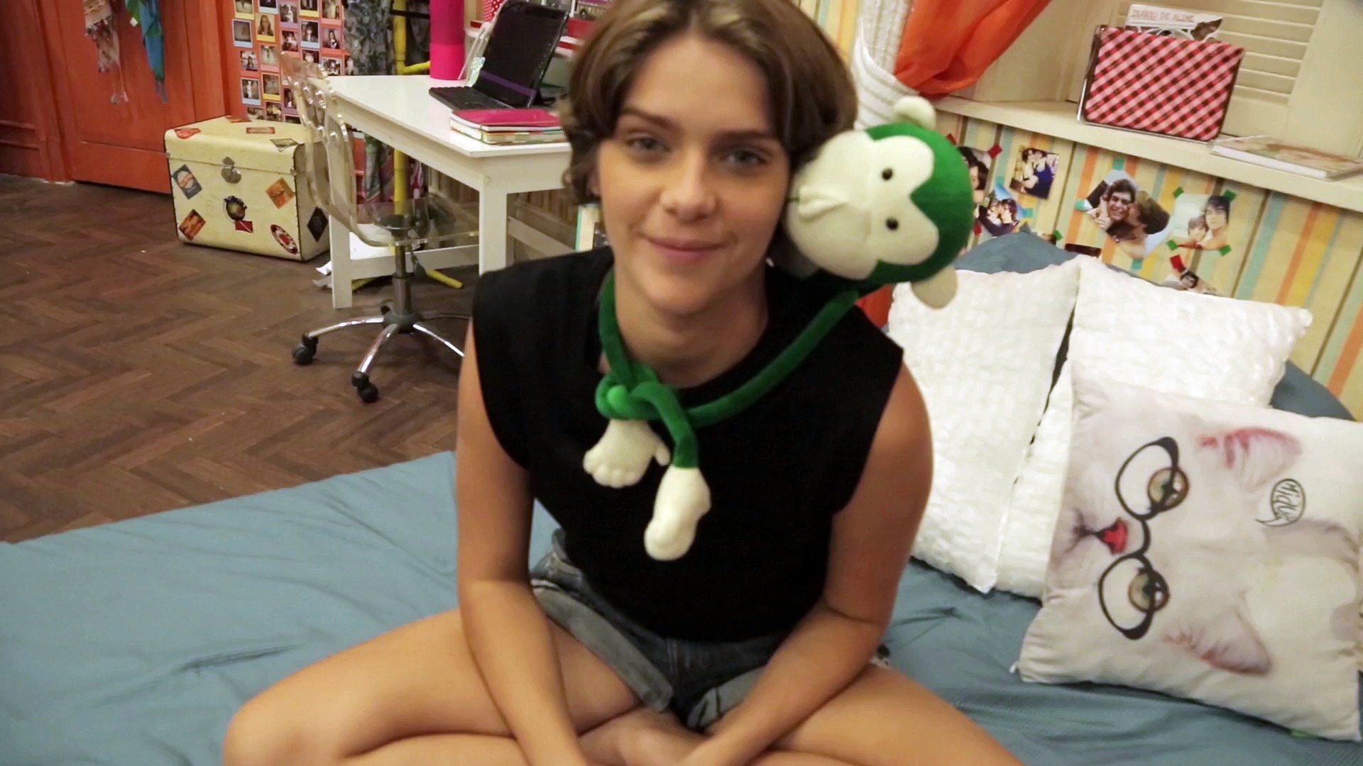 Pedro filma Karina
