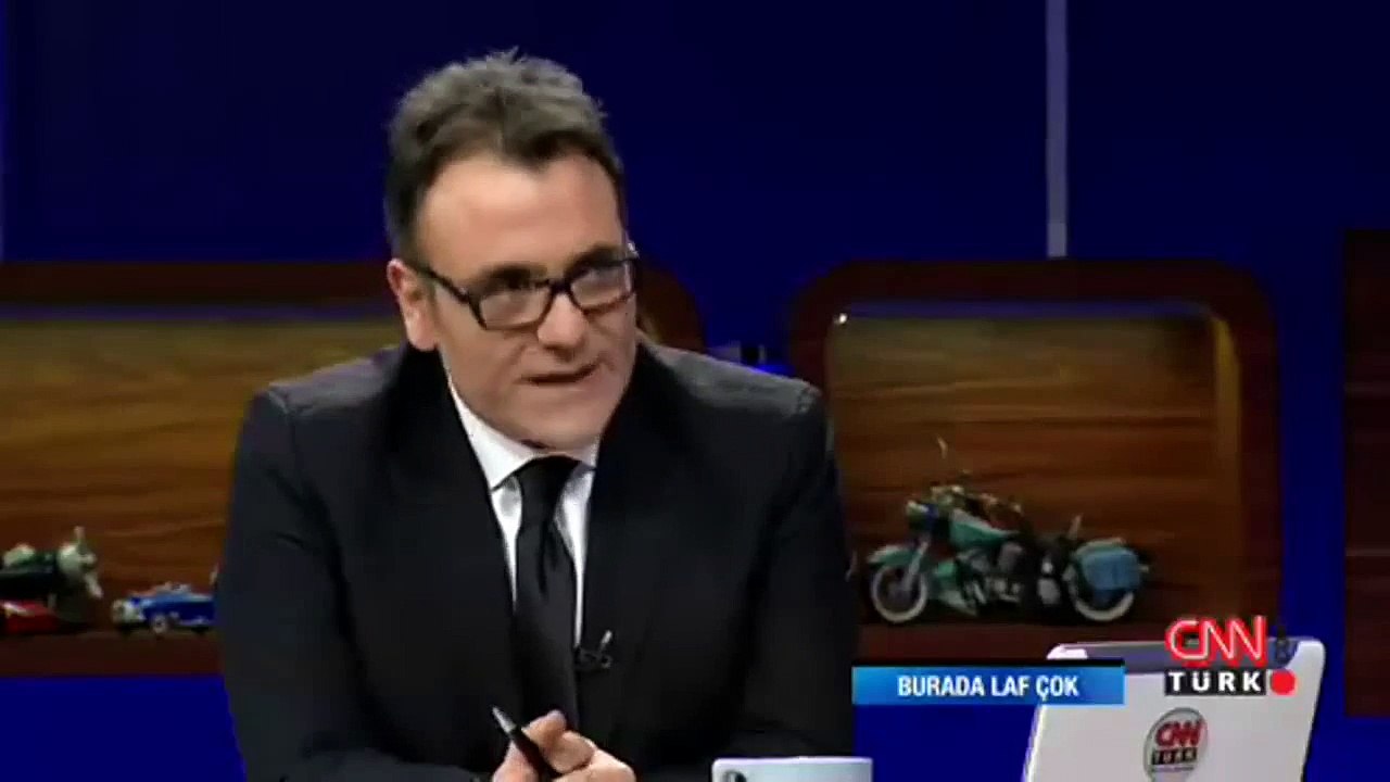 Burada Laf Çok - Ata Demirer Evde Şarkı Söyler Mi_