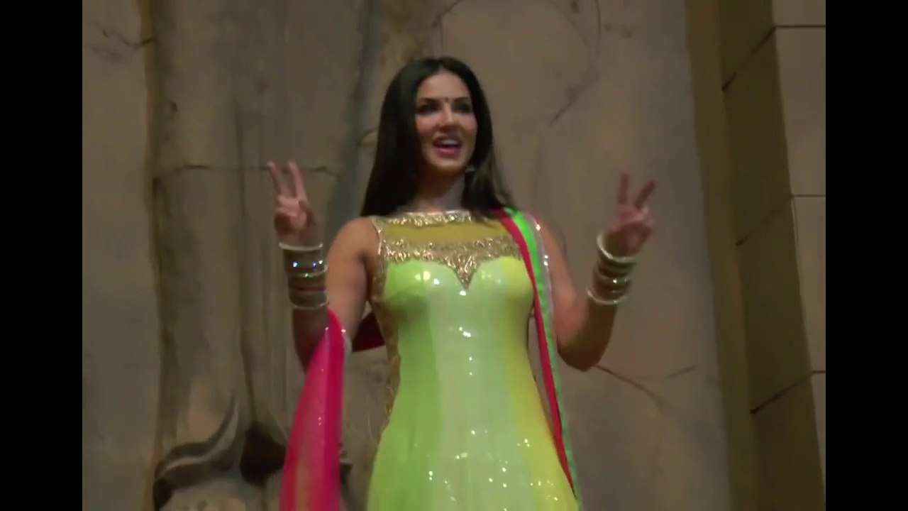 Sunny Leone Behind the Scenes of EK PAHELI LEELA