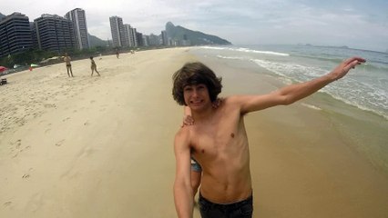 Karina derruba Pedro na areia