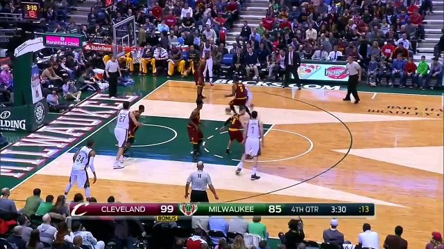 Jr Smith intercepte et sert LeBron James pour un superbe alley-oop