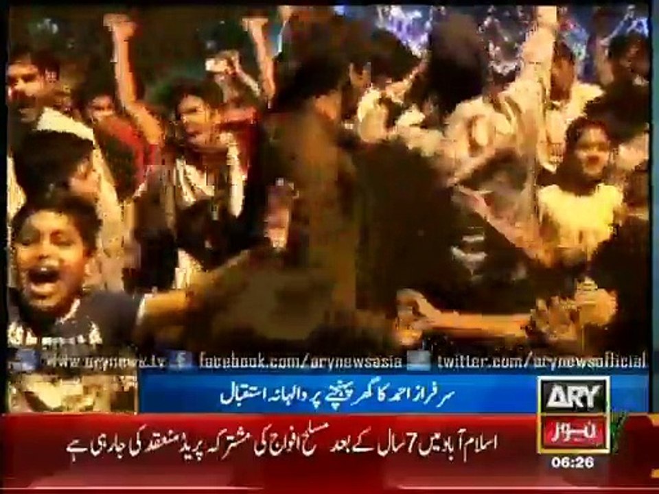 Sarfraz lauded as Pakistan cricketers return home