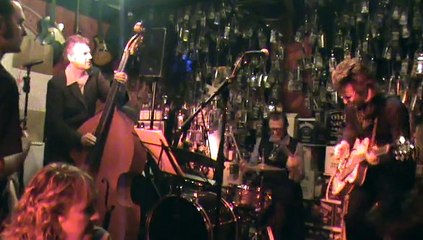 Viktor huganet en concert a la MOUFFE