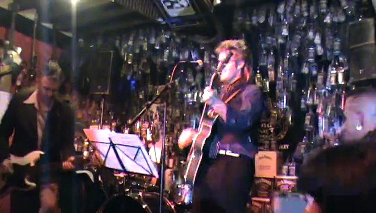 Viktor huganet en concert a la MOUFFE