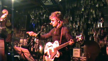 Viktor huganet en concert a la MOUFFE