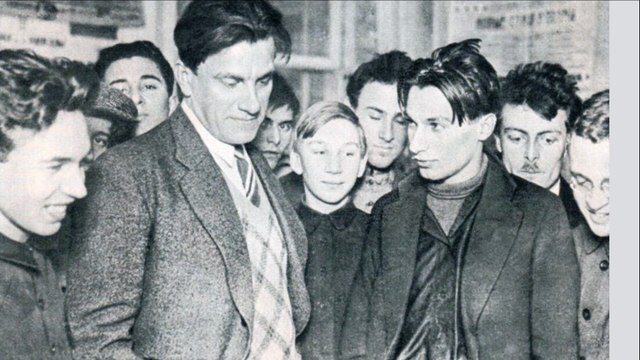 Владимир Владимирович Маяковский | Ничего не понимают! | Онлайн | Стихотворение