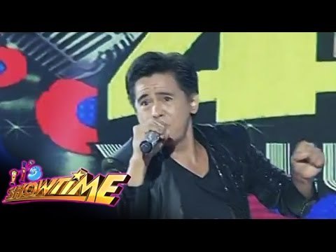 Stars On 45 contestant sings What Does The Fox Say