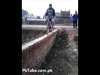 Funny Pakistani Boy Doing Cycle Stunt