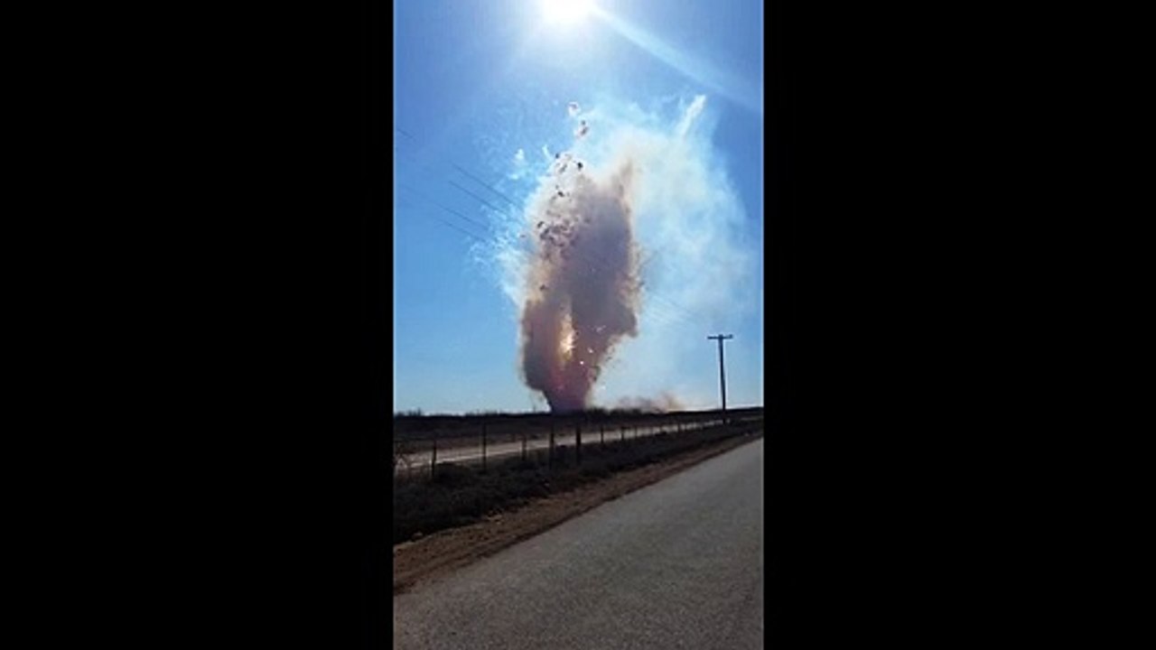 Détruire 10 tonnes de Feux d'artifice en les faisant exploser...
