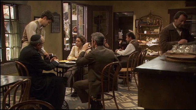 Emilia trata de convencer a Raimundo para que rechace la propuesta de Francisca (Cap. 1033)