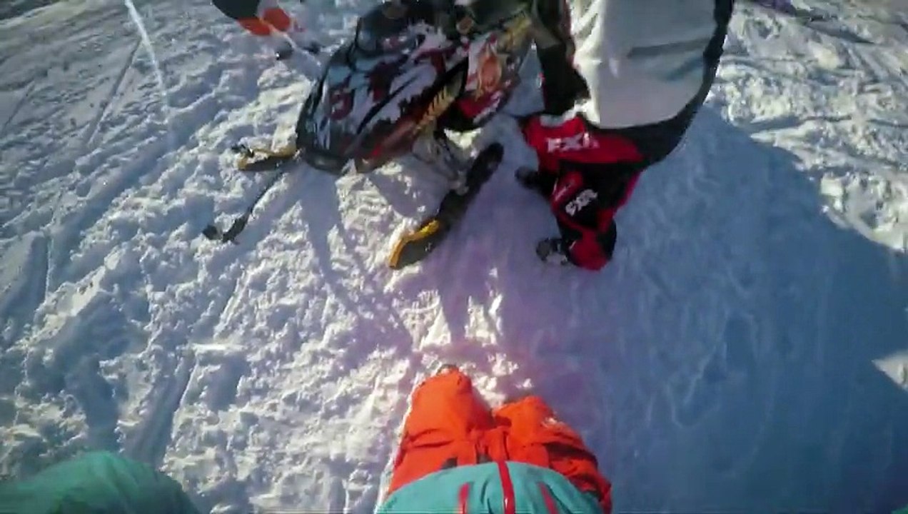 Motoneige volante ! Délire de dingue ! Génial !