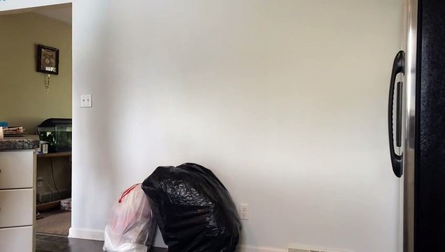 2 jolies soeurs font une mauvaise blague à un pote ! Il a failli faire une crise cardiaque !