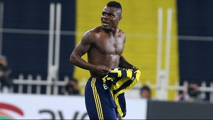 Sifflé par ses supporters Emmanuel Emenike demande à être remplacé
