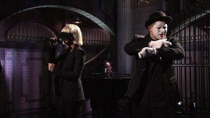 Sia - Chandelier (Live on SNL)