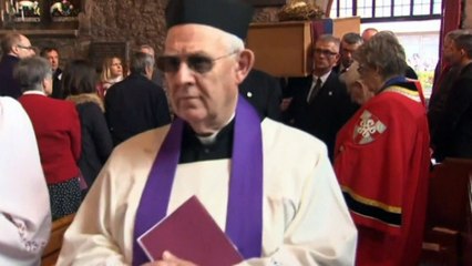 Richard III: Leicester welcomes King's remains