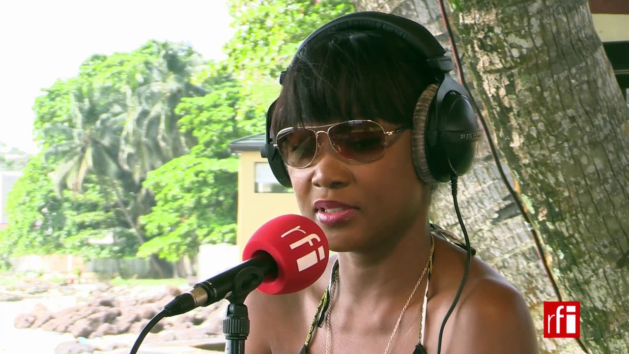 Arielle T répond à Claudy Siar - Couleurs Tropicales