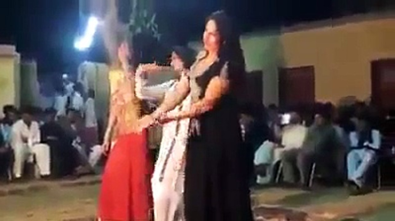 Punjabi Hot Desi Girl Dancing on Baby Doll main Sone Di