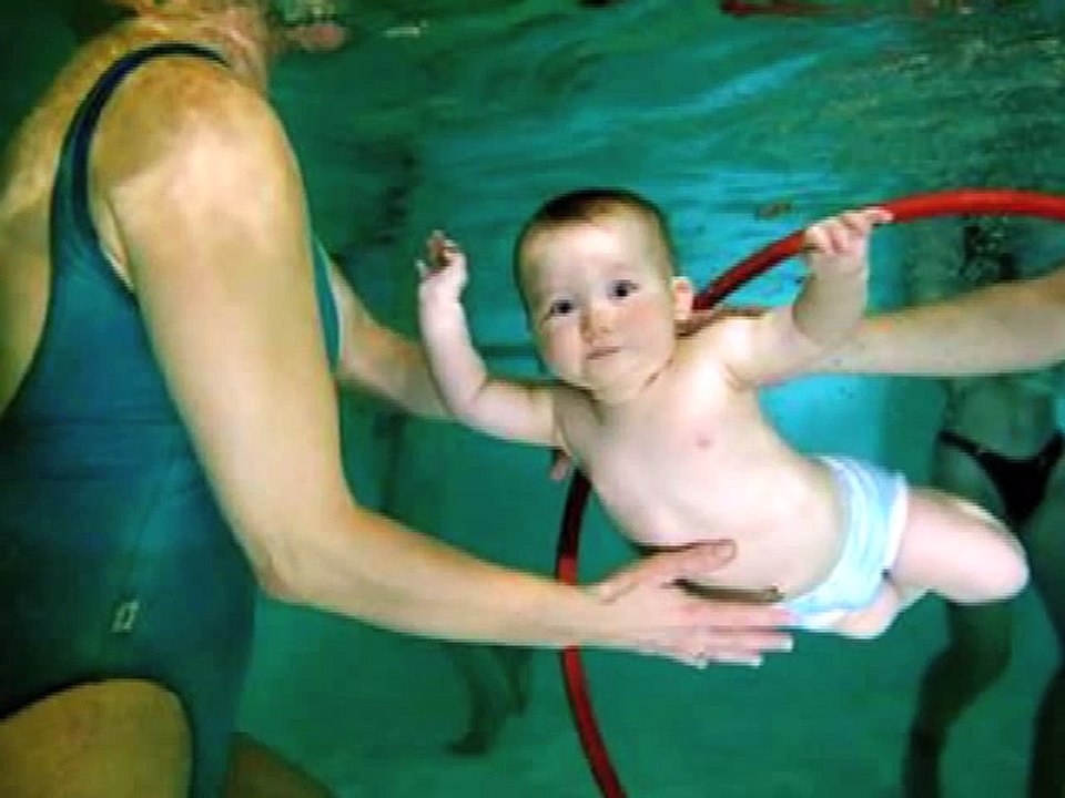 SWIM BABIES UNDER WATER