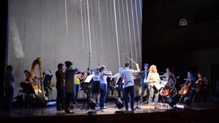 Avustralya Oda Orkestrası'ndan Çanakkale Türküsü