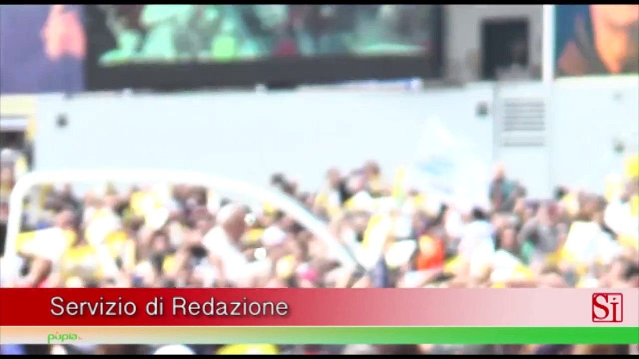 Napoli - L'arrivo di Papa Francesco in piazza del Plebiscito (21.03.15)