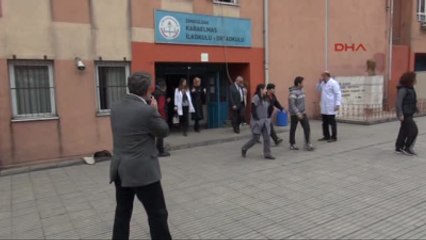 Depremden Kurtuldu, Öğrencileri Depreme Karşı Bilinçlendiriyor
