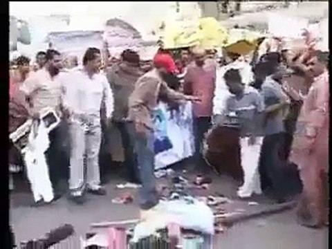 MQM Political workers abuses Altaf hussain