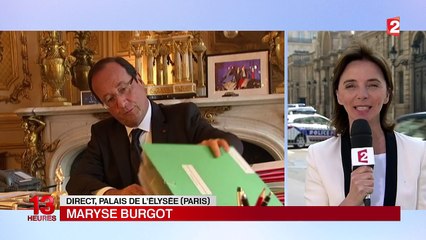 François Hollande regarde vers l'avant