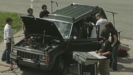 Use a jeep car to do some music!
