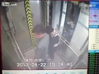 Asansörde Sıçan Kadın