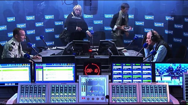 Pierre de Villiers fait un point sur la situation de Daesh lors de sa toute première interview (images Europe 1 du 24/10/14)