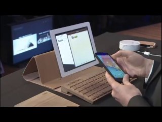 Un clavier en bois, connecté par Bluetooth