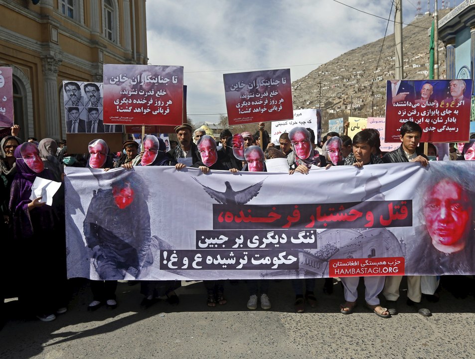 Les Afghans manifestent en réaction au lynchage d'une femme