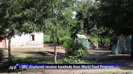 DRC displaced receive handout from World Food Program