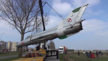 Poolse MIG 21 afgeleverd op Historyland / Hellevoetsluis 2015