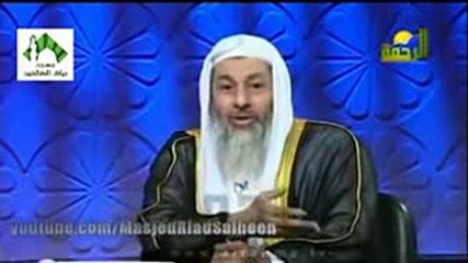 مصطفى العدوى يضرب اسلام البحيرى على الهواء 21_3_2015