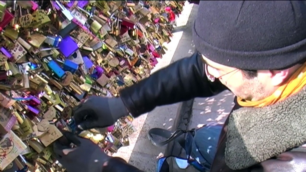 DOCUMENTAIRE: Phileas le cléateur, sauveur des cadenas d'amour (www.videaste.eu)