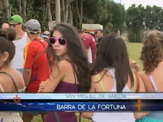 En Grecia las mejores fiestas se viven con grasa, agua y barro