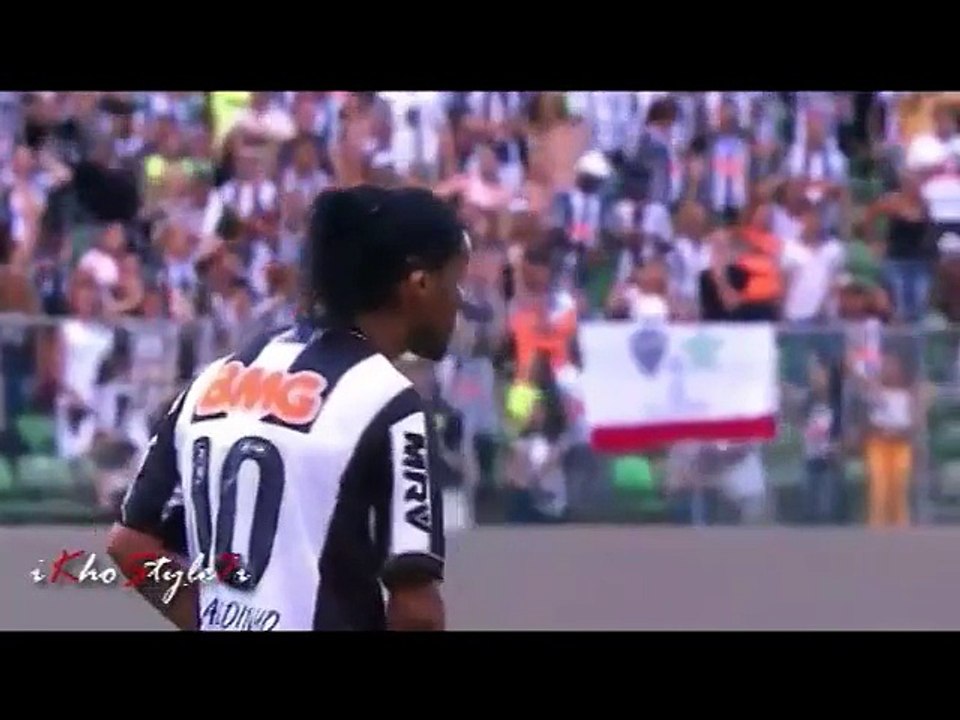 Ronaldinho vuelve con doblete