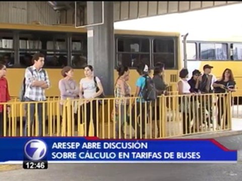 Mientras combustibles bajan tarifas de autobús continúan al alza