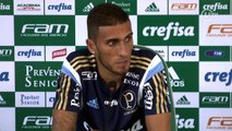 Atacante do Palmeiras explica falta de chutes durante os jogos