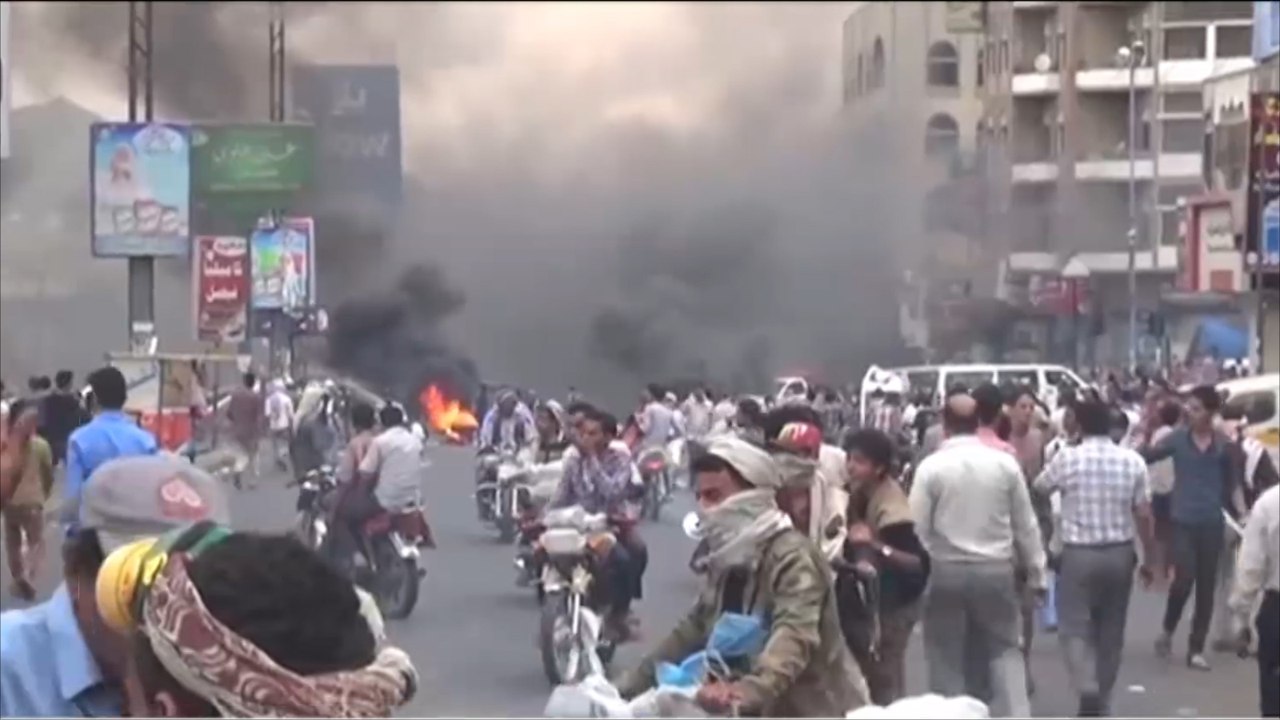 إصابة متظاهرين بالرصاص الحي في تعز