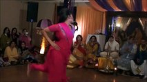 Beautiful PUNJABI Grils - BHANGRA Dance