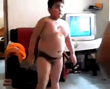 Talented Fat kid Dancing to Dhinka Chika