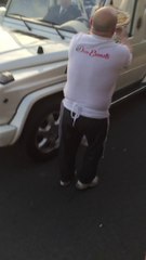 Le pape François se fait livrer une pizza dans sa papamobile!