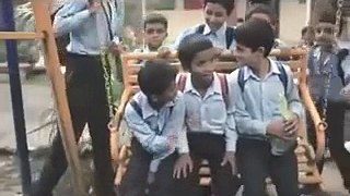 Bara Dushman Bana Phirta Hy, Pakistan Army, APS School Peshwar, ISPR Song - Video Dailymotion