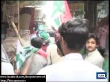 Dunya News-Faisalabad: Protesters torture Roznama Dunya's Photographer