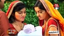 Sandhya Ki Mamta Ka Imtihaan!! - Diya Aur Baati Hum - 24th March 2015