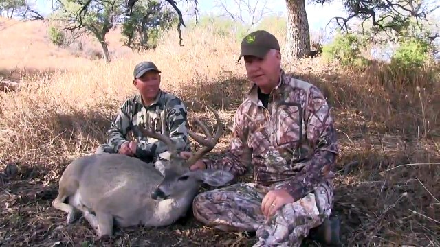 John Deere H-260 Loader vs. Kubota LA1353 Loader Comparison