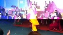 Munni Badnam hui - Pakistani Wedding Mehndi Nite BRIDE Dancing